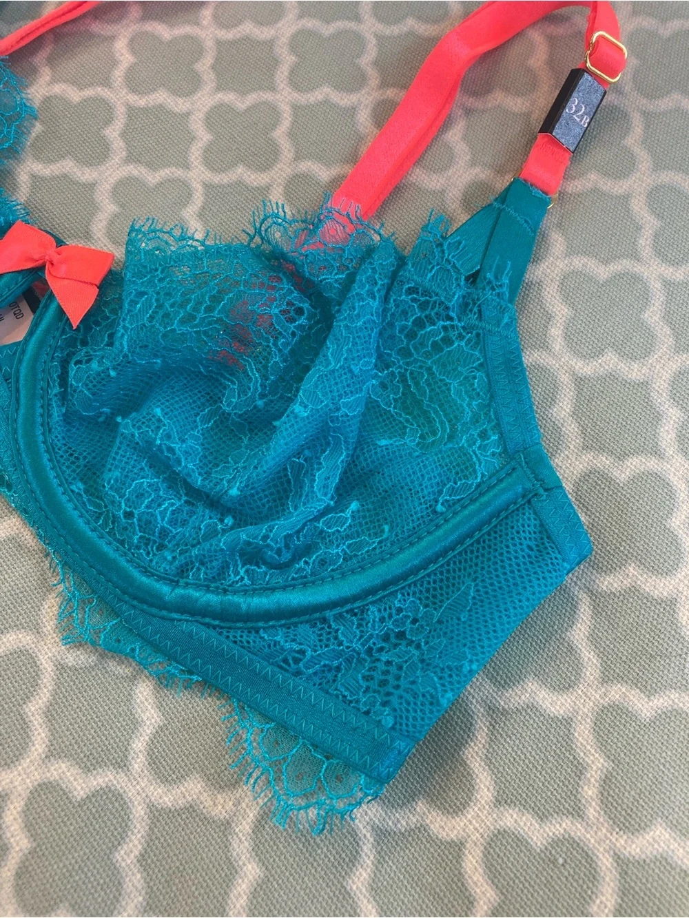Victoria’s Secret Very Sexy Unlined Lace Demi 32B NWT